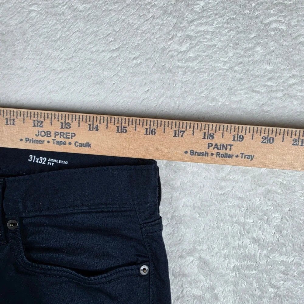 NEW Banana Republic Travel Jean Mens 31x32 Navy Athletic Fit S/599223